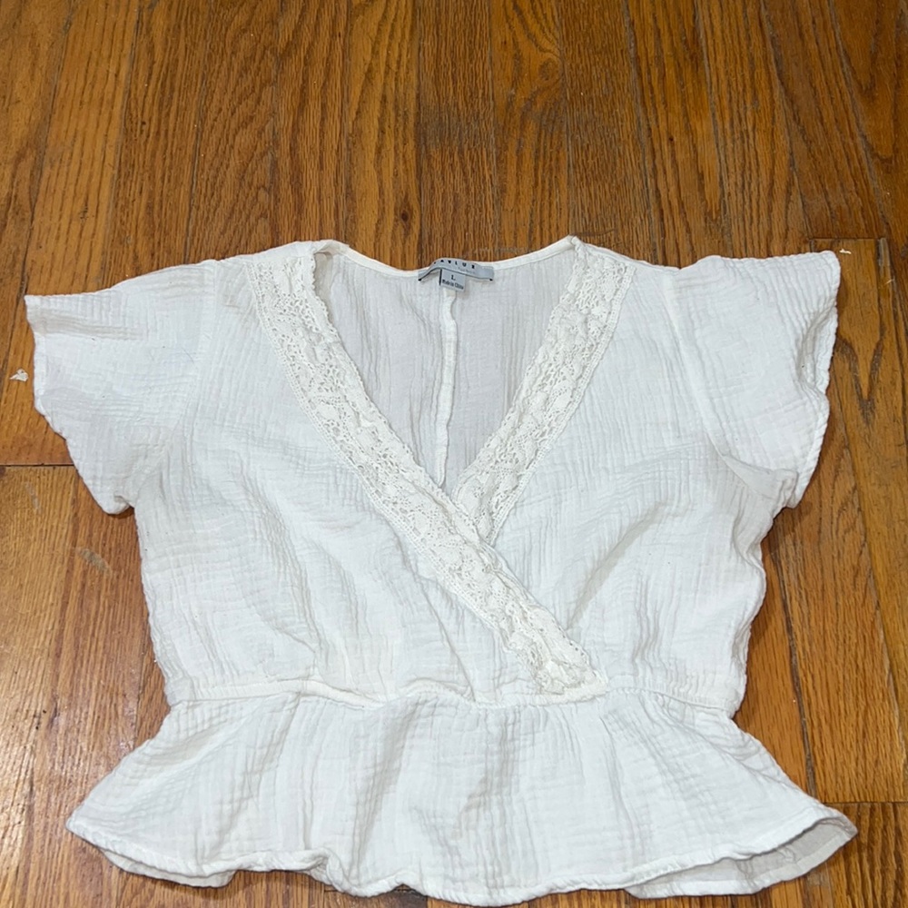 Surplice style boutique top- size Large